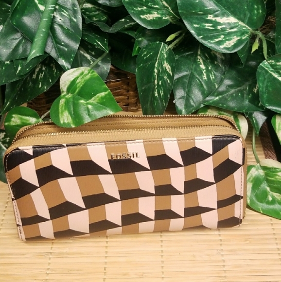 Fossil Zip Around Clutch - Picture 2 of 6